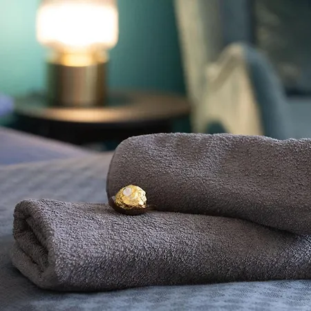 55qm, Netflix, Prime Apartment