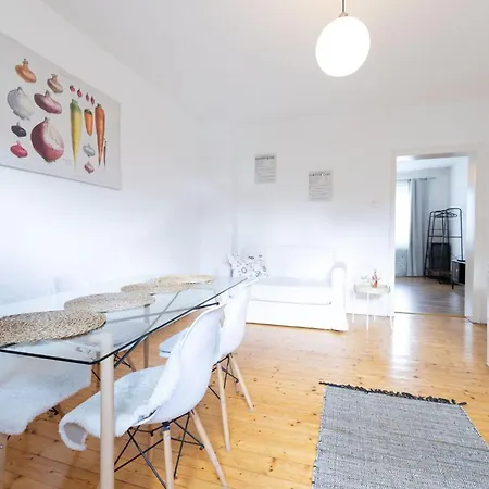 55qm, Netflix, Prime Apartment